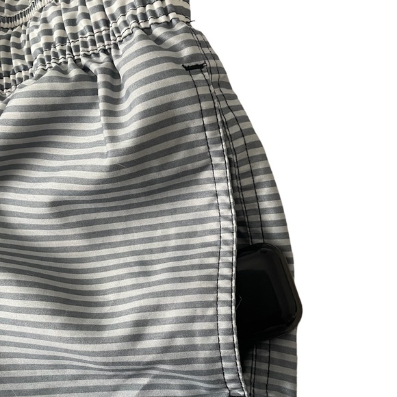 CALVIN KLEIN - Mens Swim trunks. Inner netting & front and back pockets. Size M. - Picture 7 of 7